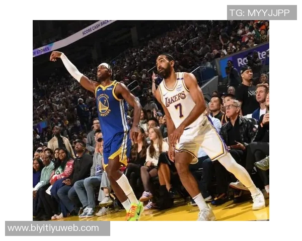 科尔强调季前赛首战湖人将采用深度轮换策略确保球员体能不被过度消耗